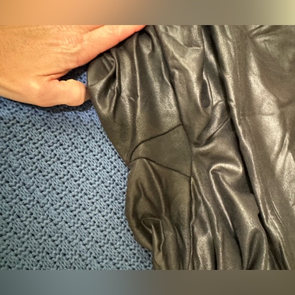 Spanx faux leather leggings size medium - Picture 4 of 5